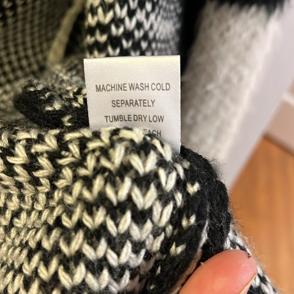 Ladies sweater/jacket - Picture 6 of 7